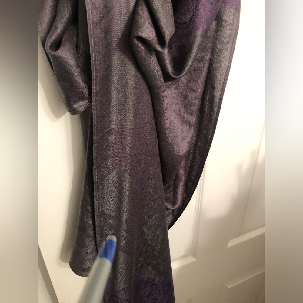 100% Cashmere Elegant Purple Dark Gray Paisley Scarf - Picture 4 of 9